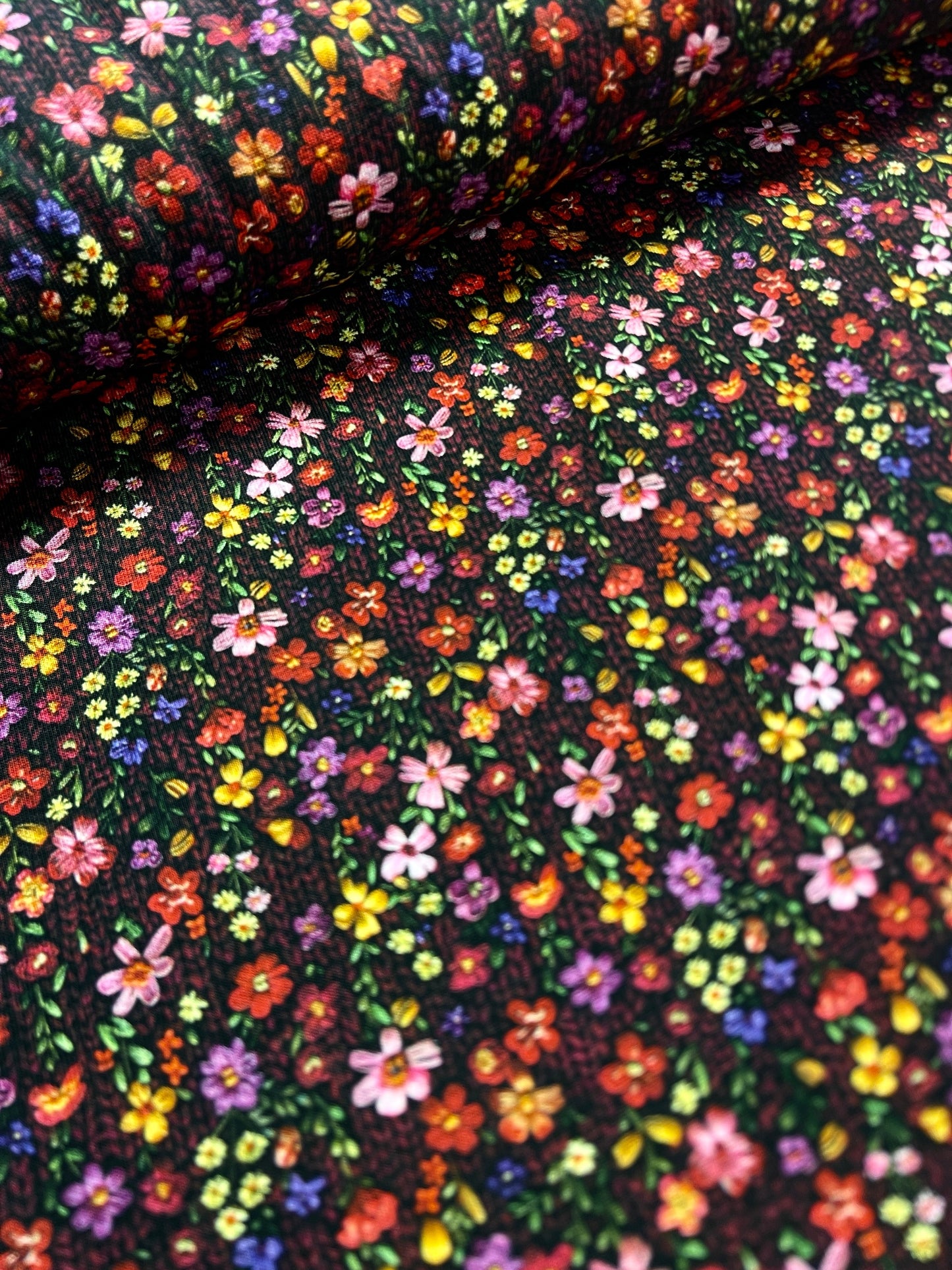 Jersey de coton - petites fleurs délicates sur fond à motif tricot 200 g/m²