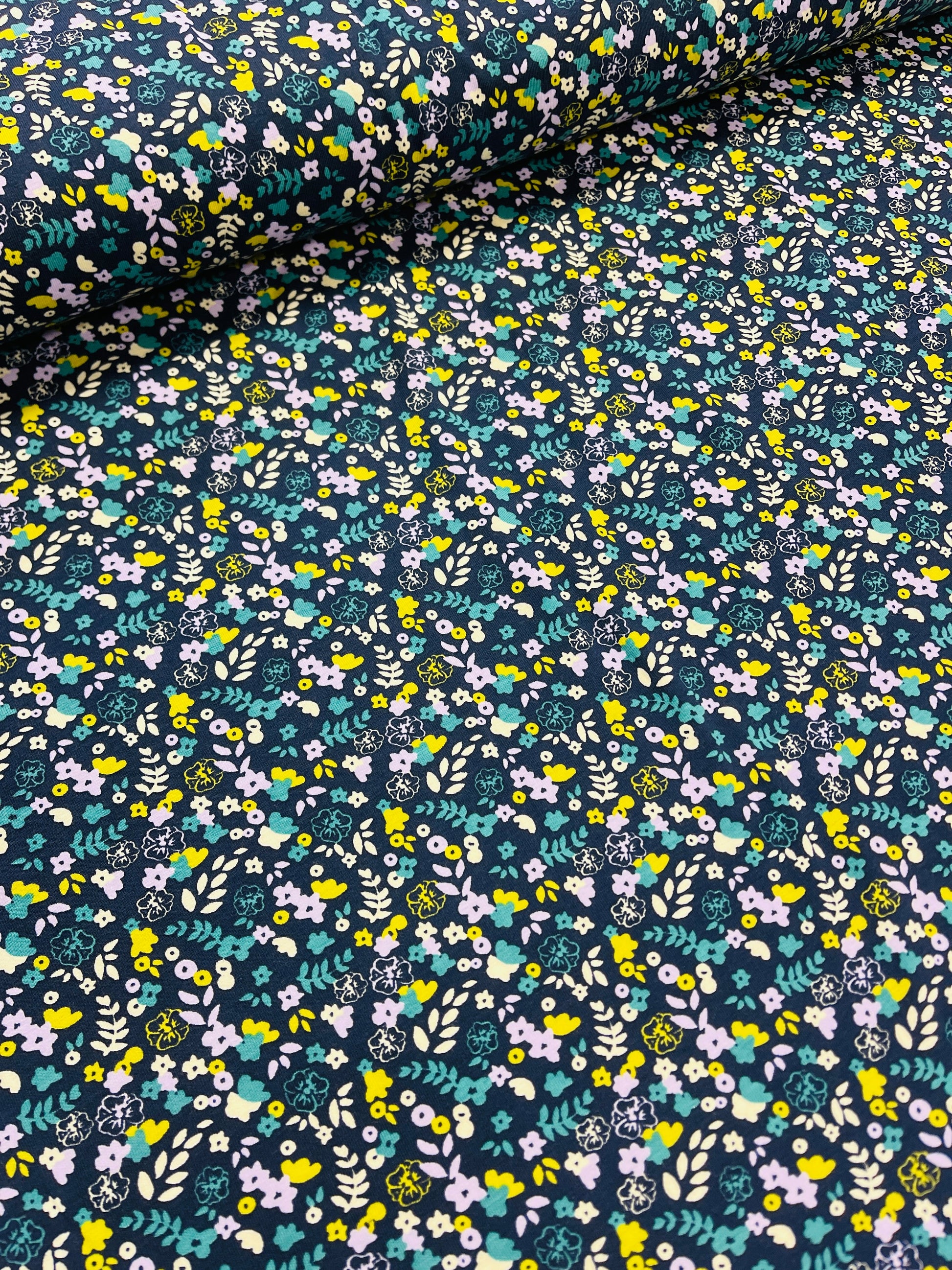 Cotton jersey - delicate little flowers on a dark blue background 220 g/m² (GOTS certified)