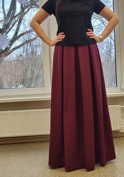 Image de tissu de costume avec élasthanne - bordeaux 275 g/m² – disponible chez Šarlotes audumi