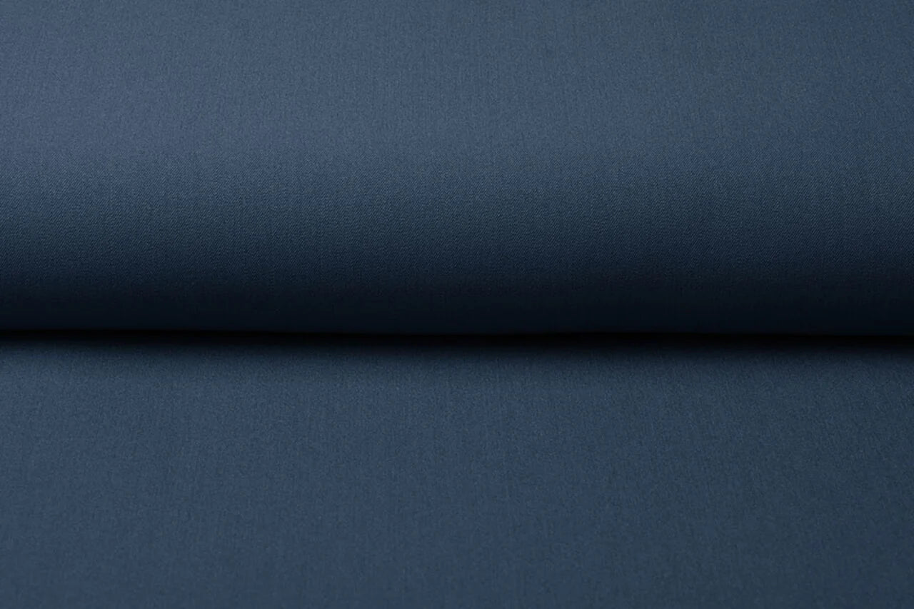 Image de tissu de costume avec élasthanne - bleu jean 275 g/m² – disponible chez Šarlotes audumi