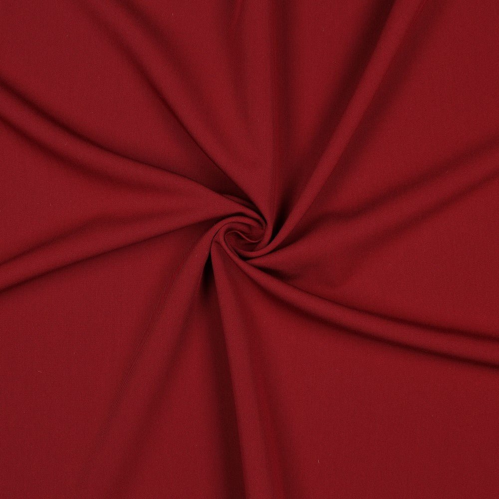 Image de tissu de costume avec élasthanne - rouge foncé 200 g/m² – disponible chez Šarlotes audumi
