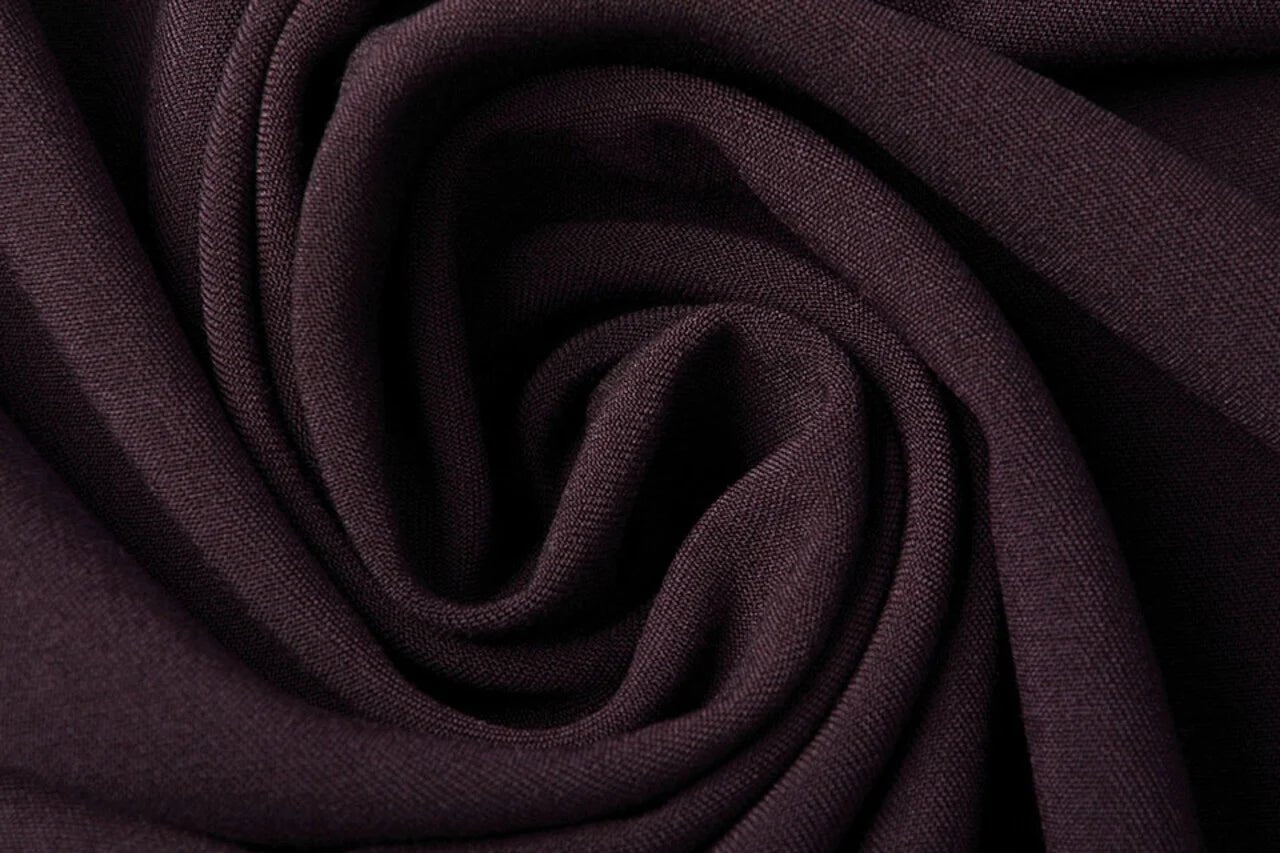 Image de tissu de costume avec élasthanne, violet, 275 g/m² – disponible chez Šarlotes audumi