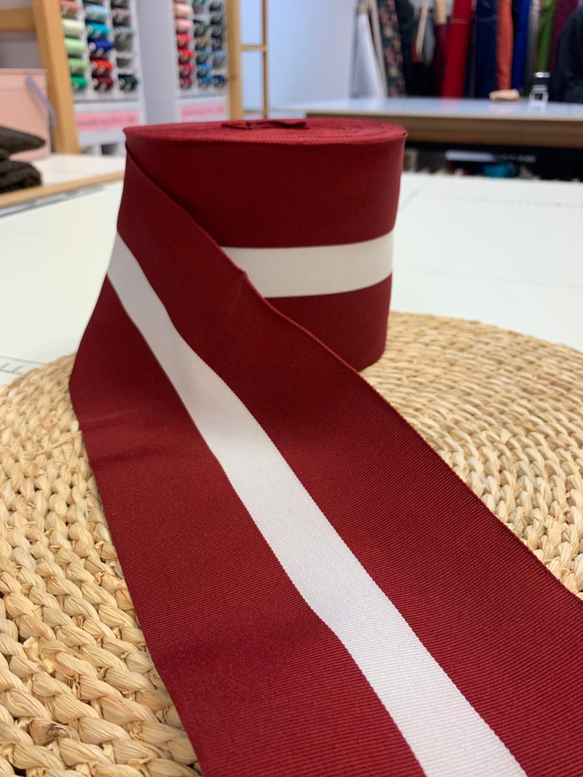 Image d’un ruban aux couleurs du drapeau letton, 12 cm - LV – disponible chez Šarlotes audumi