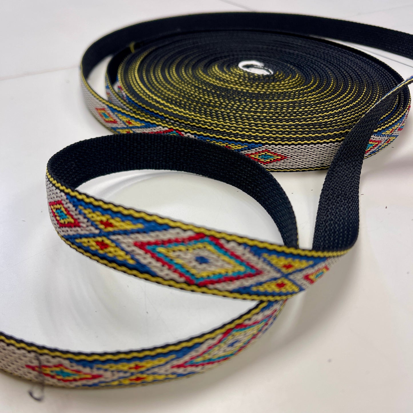Image de sacs Lenta, sangles 20 mm à motif – disponible chez Šarlotes audumi