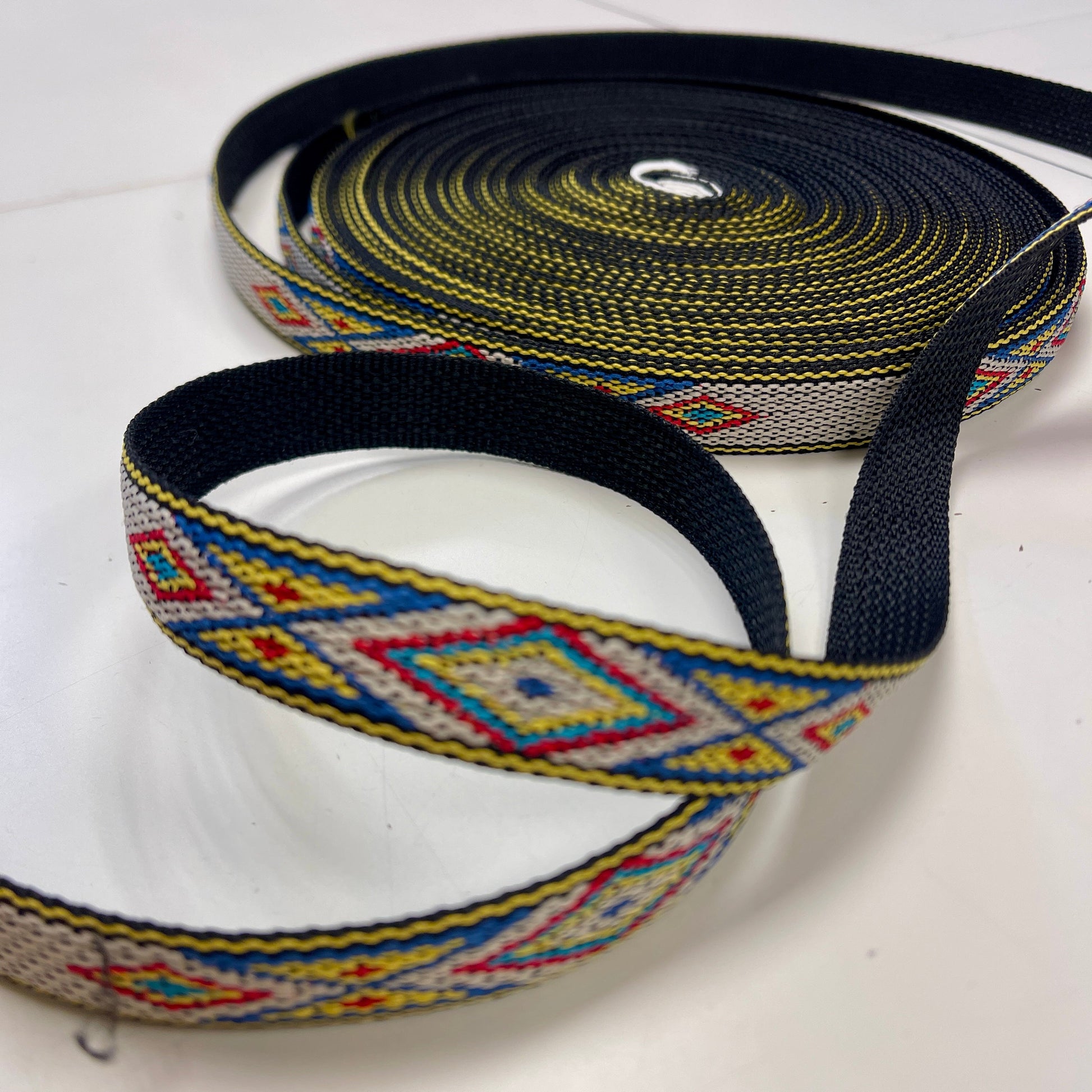 Image de sacs Lenta, sangles 20 mm à motif – disponible chez Šarlotes audumi