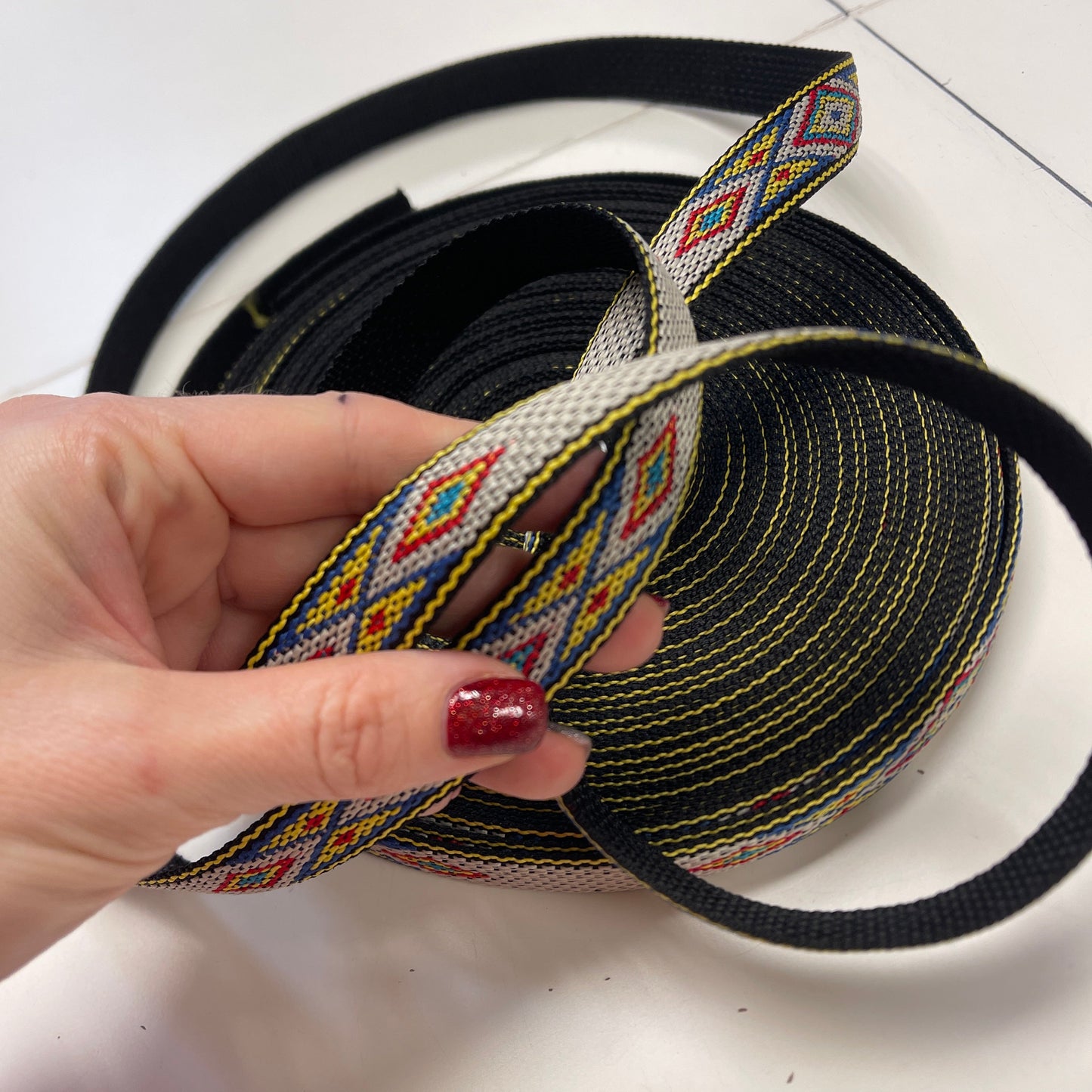 Image de sacs et sangles Lenta 20 mm, à motif – disponible chez Šarlotes audumi