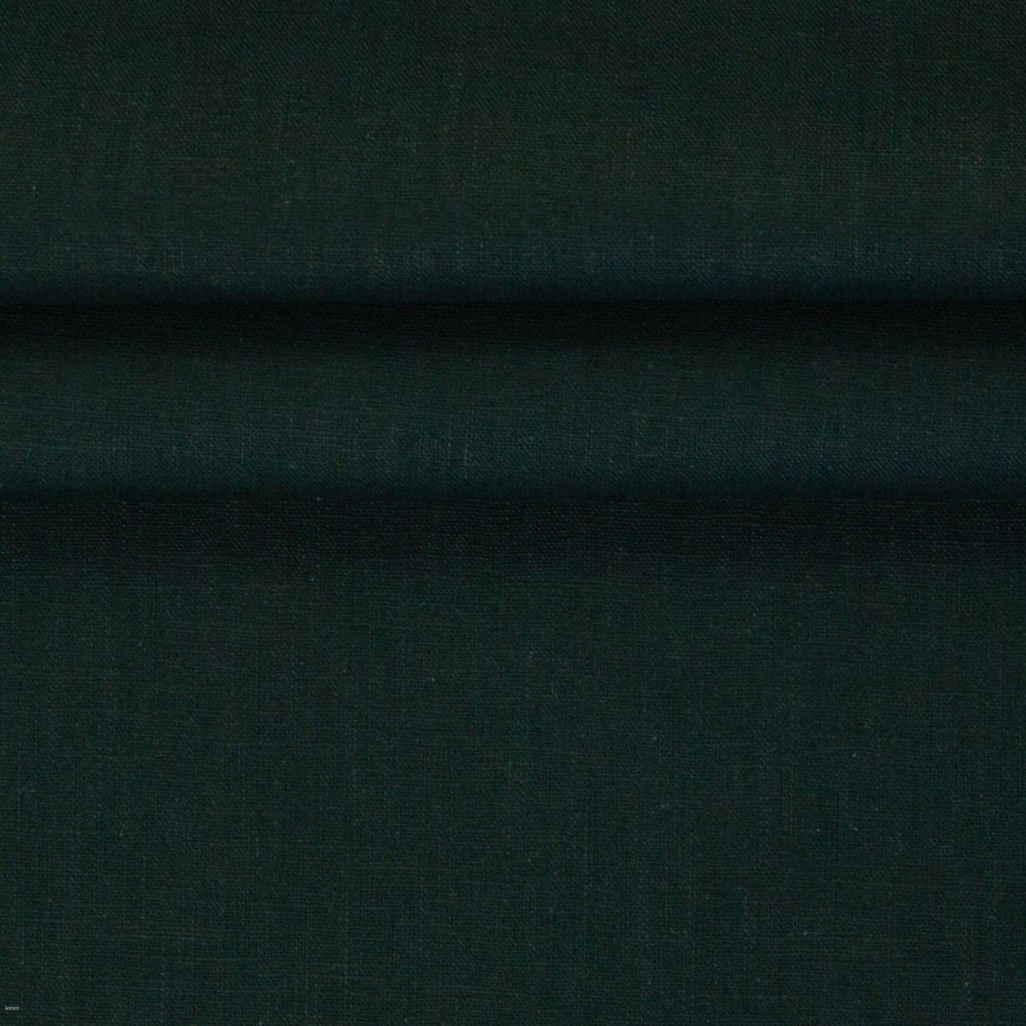 Image de tissu en lin vert forêt 235 g/m² – disponible chez Šarlotes audumi