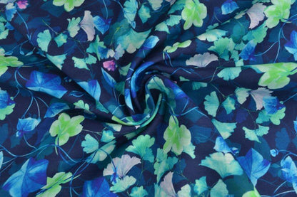 Image avec lin et coton - feuilles sur fond bleu 170 g/m² – disponible chez Šarlotes audumi