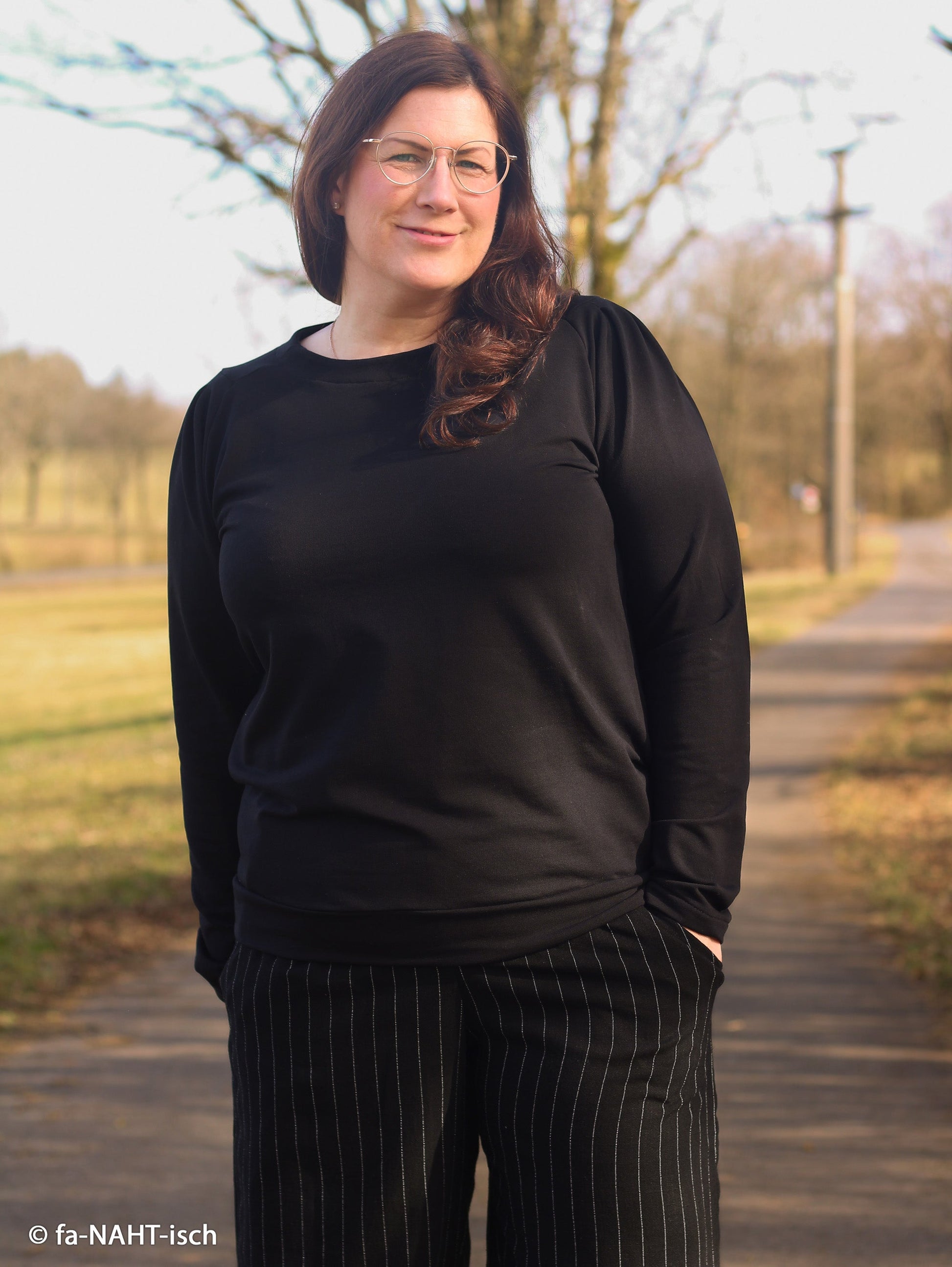 alt
Linen with viscose - stripes on a black background 200 g/m²