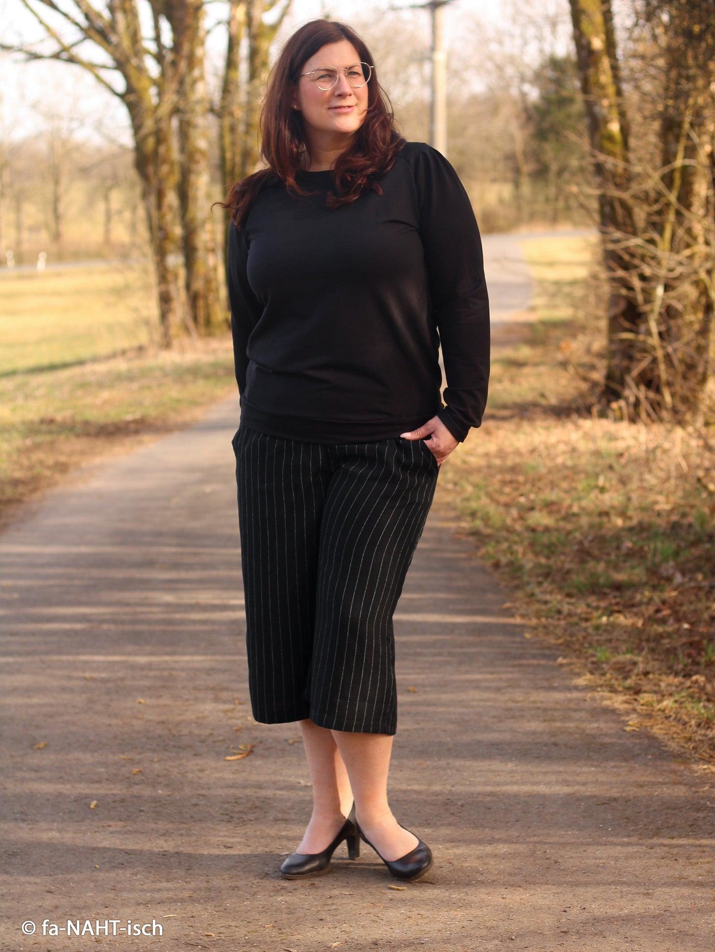 Linen with viscose - stripes on a black background 200 g/m²