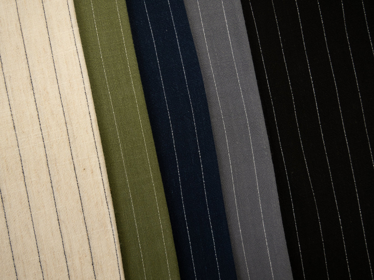 alt
Vertical stripes with viscose - stripes on a black background 200 g/m²