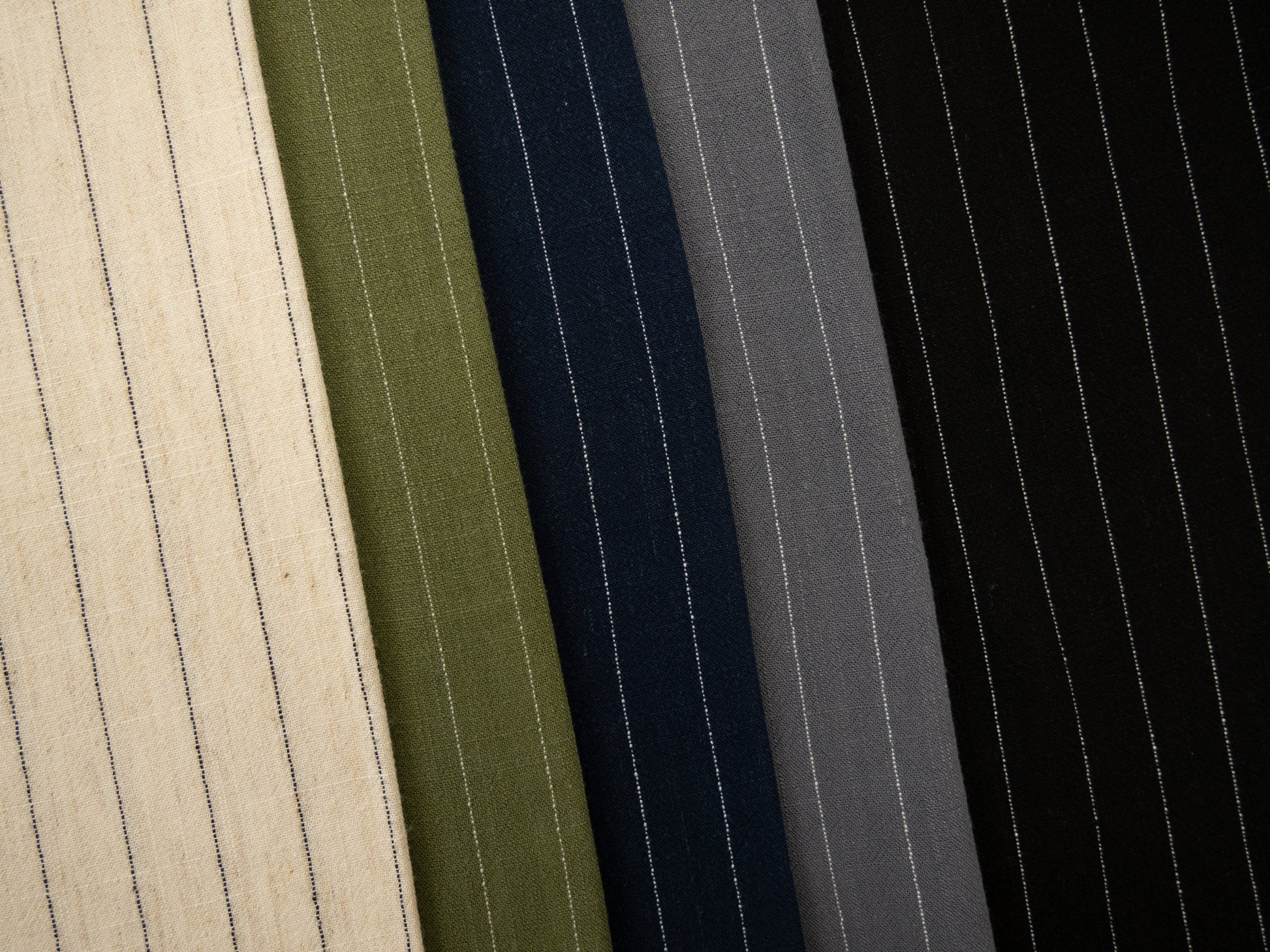 alt
Vertical stripes with viscose - stripes on a black background 200 g/m²