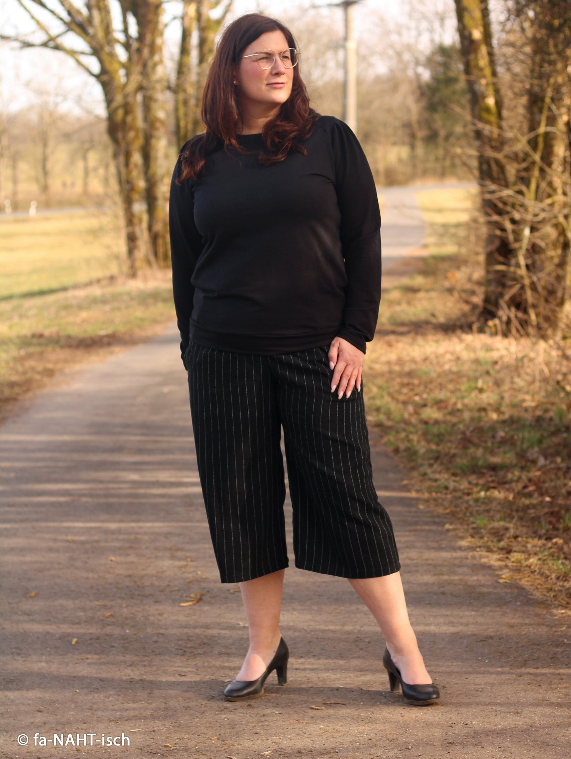 Linen with viscose - stripes on a black background 200 g/m²
