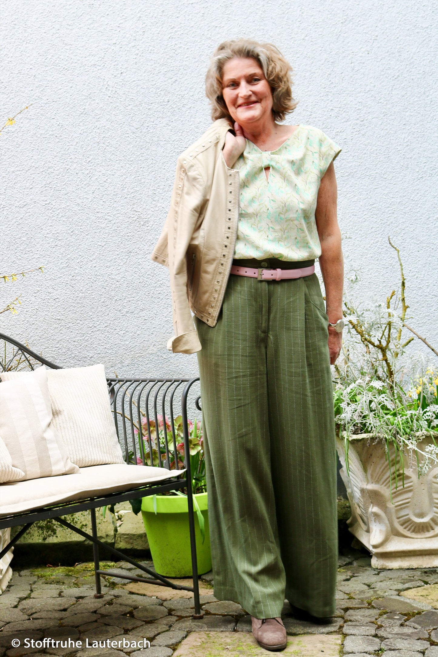 Lin avec viscose - rayures sur fond vert 200 g/m²