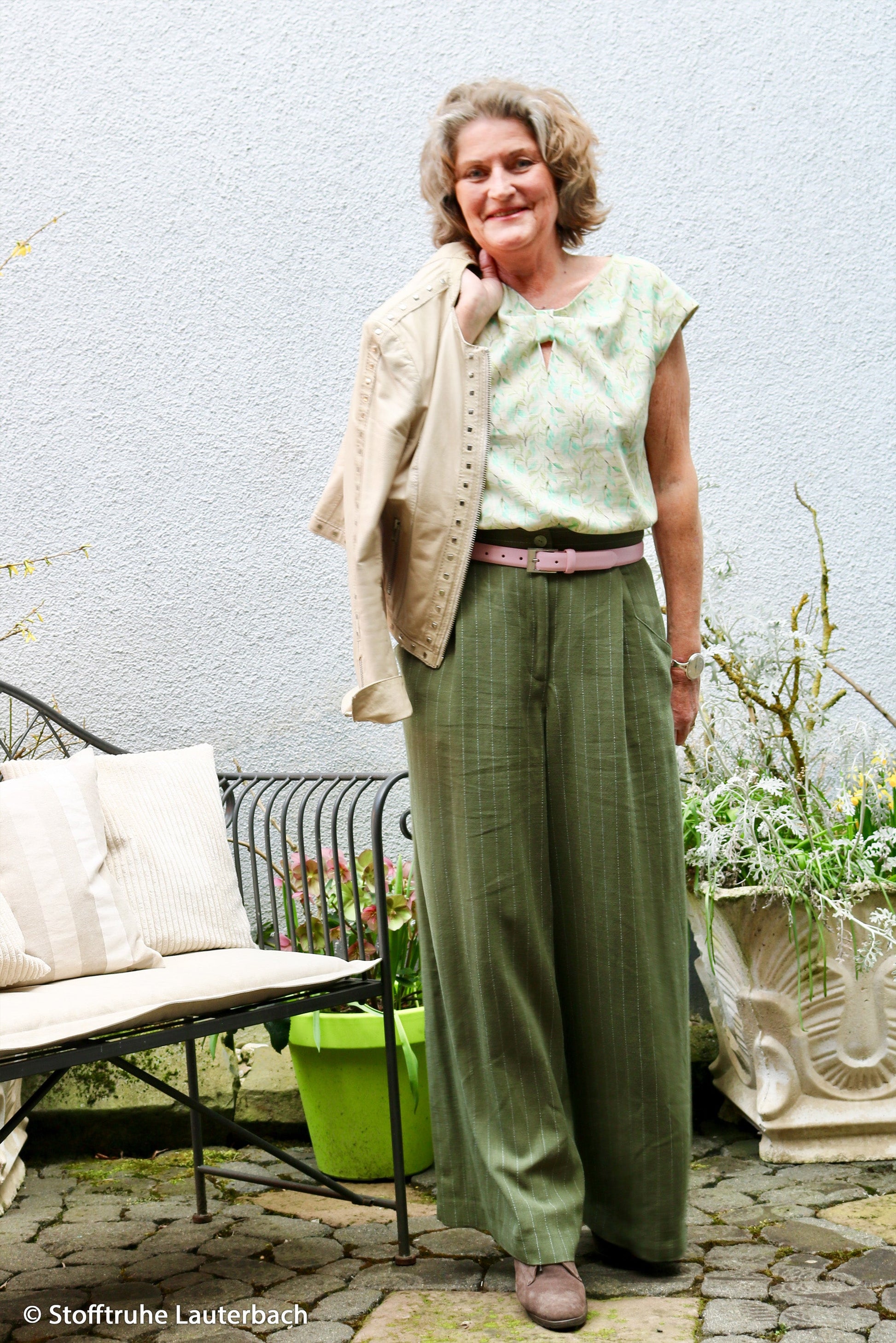 Lin avec viscose - rayures sur fond vert 200 g/m²