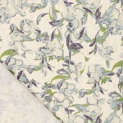 Image en lin et viscose avec motif de feuilles bleu-vert, 120 g/m² – disponible chez Šarlotes audumi