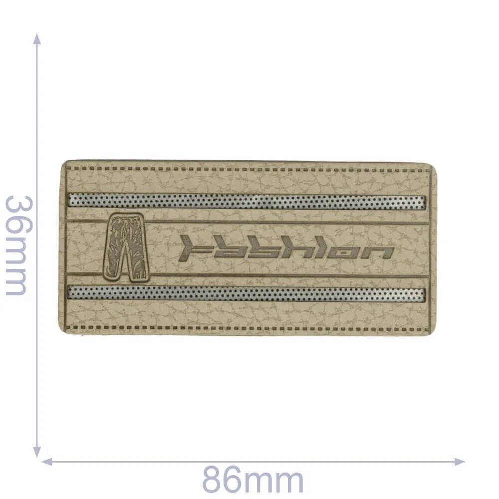 Bild mit Kunstleder-Etikett 86×36 mm (grau) – erhältlich bei Šarlotes audumi
