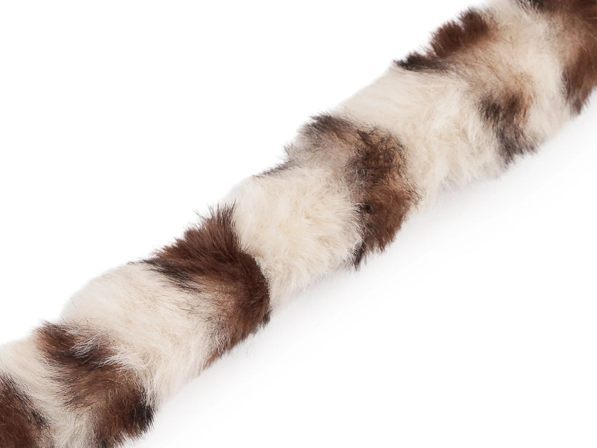 txt
Ruban en fausse fourrure à motif animal – 2,5 cm, 1 mètre – disponible en ligne chez Tissus Charlotte
