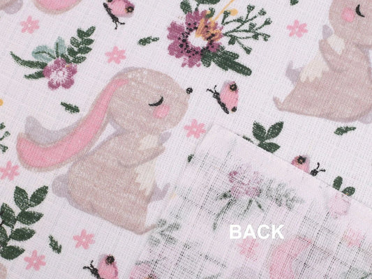 Image de tissu en gaze avec lapins – disponible en ligne chez Šarlotes audumi