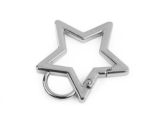 Image d’un mousqueton en métal en forme d’étoile – 12 mm|teintes variées – disponible chez Šarlotes audumi