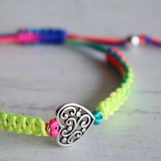 Image avec pendentif en métal – Papillon, Mandala, Cœur, Arbre de vie – disponible chez Šarlotes audumi