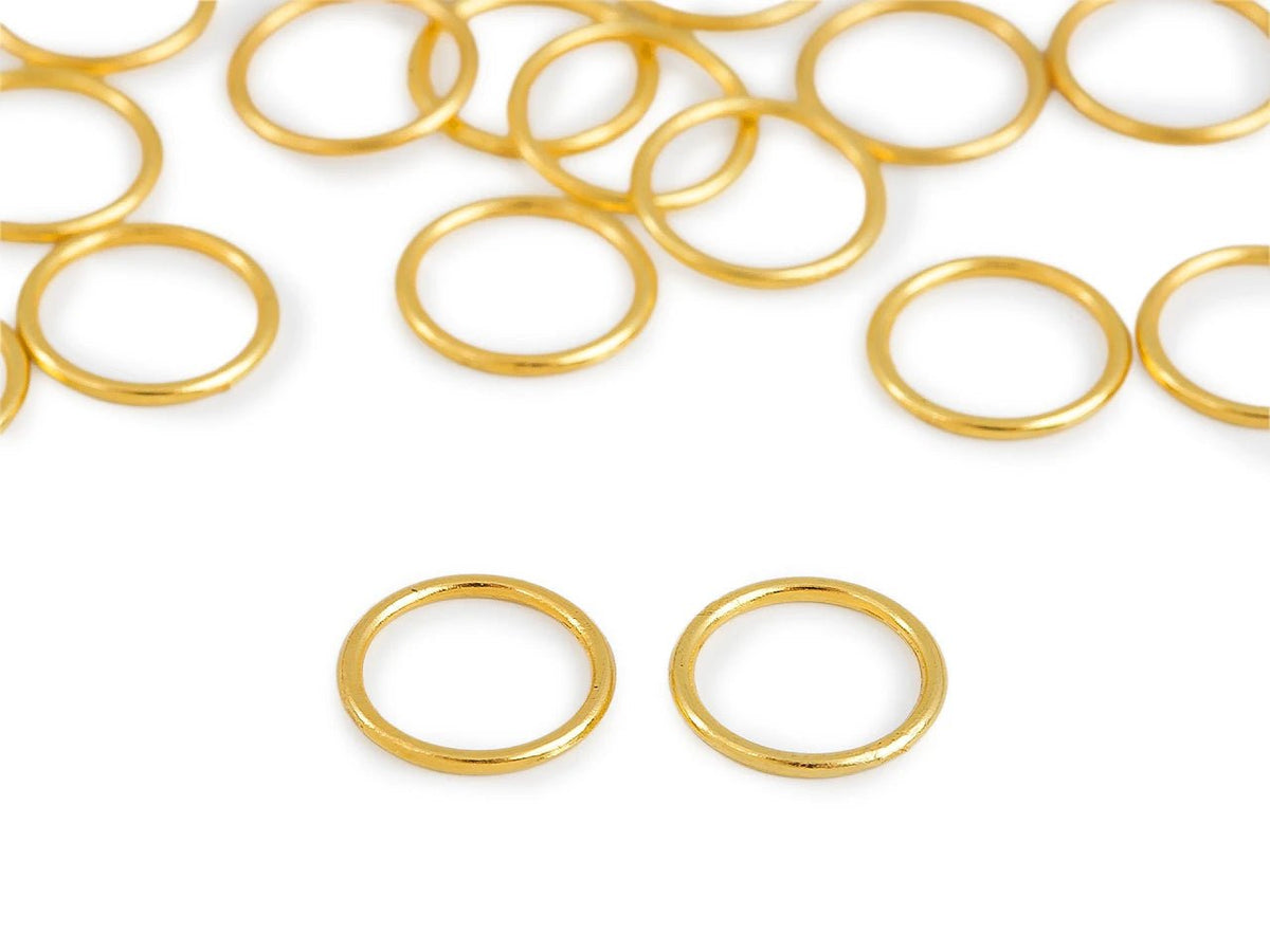 Image avec anneau métallique pour sous-vêtements et bretelles – Ø10 mm – disponible en ligne chez Šarlotes audumi