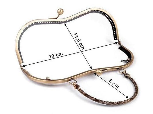 Image d’un cadre de sac à main en métal à coudre avec poignée 5 × 8 cm | différentes teintes – disponible chez Šarlotes audumi
