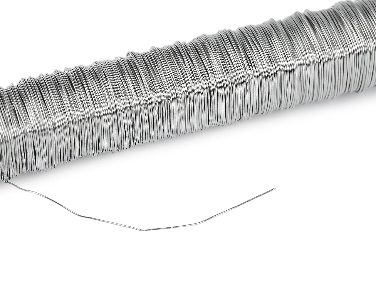Image avec fil métallique Ø0,3 mm – 25 g – disponible chez Šarlotes audumi