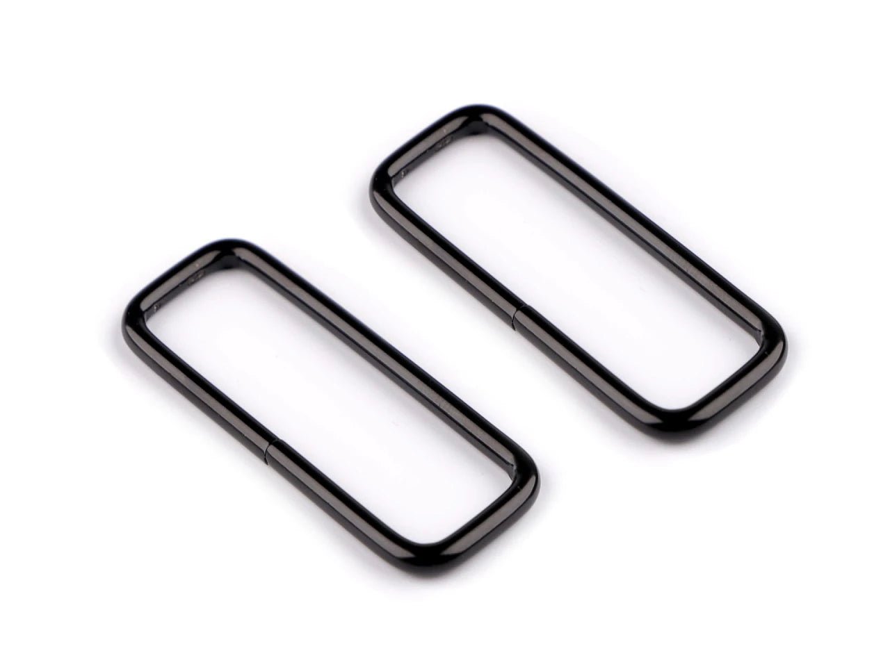Image d’un rectangle métallique 50 mm – quincaillerie pour sacs et sangles – disponible chez Šarlotes audumi