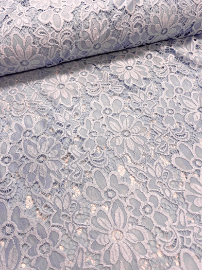 Image de tissu en dentelle - fleur bleu clair 150 g/m² – disponible chez Šarlotes audumi
