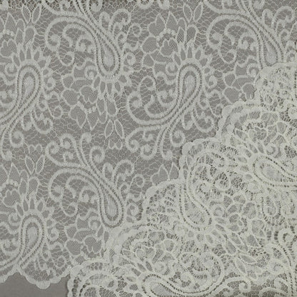 Image de tissu en dentelle blanc cassé 130 g/m² – disponible chez Šarlotes audumi
