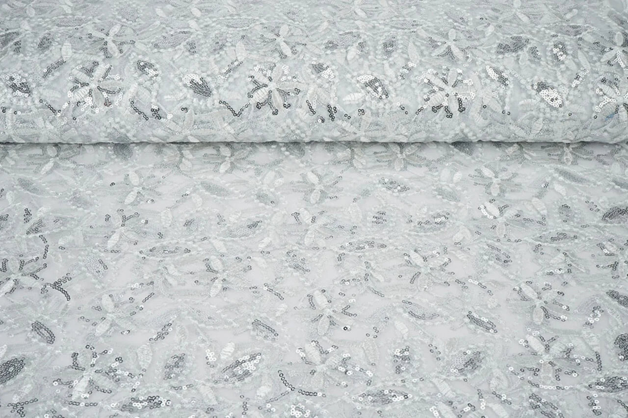 Image avec Tissu en dentelle|Tulle brodé avec paillettes 160 g/m² - argenté – disponible chez Šarlotes audumi
