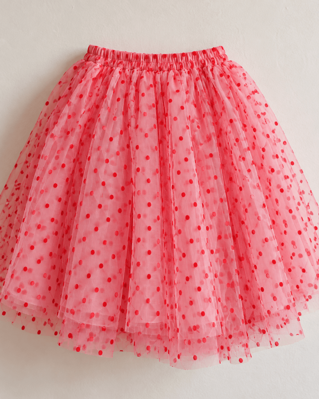 Image de tulle douce à pois - rouge – disponible en ligne chez Šarlotes audumi