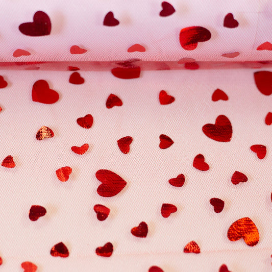 Image de tulle doux à cœurs rouges – disponible en ligne chez Tissus Charlotte