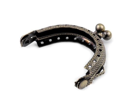 Cadre mini en métal à coudre pour porte-monnaie, 5,5 × 8 cm, ton laiton vintage – disponible chez Šarlotes audumi