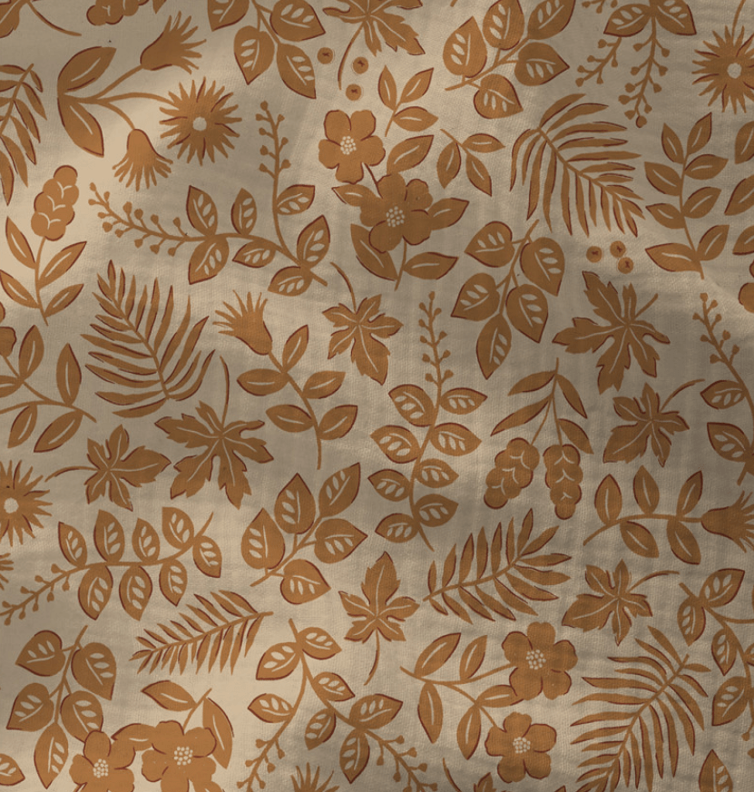 Image de mousseline - fleurs brunes sur fond beige 130 g/m² – disponible chez Šarlotes audumi