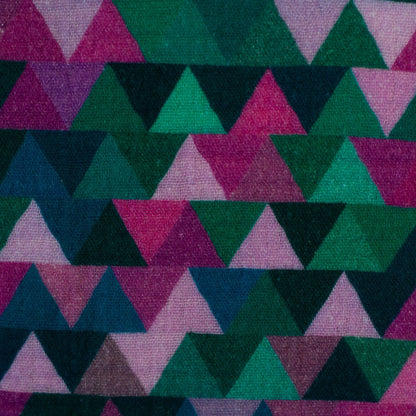 Image de mousseline - triangles colorés 130 g/m² – disponible chez Šarlotes audumi