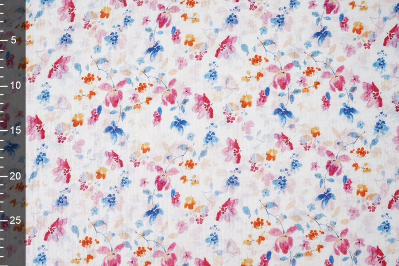 Bild mit Musselin in Blau und rosa Blumen – online erhältlich bei Šarlotes audumi