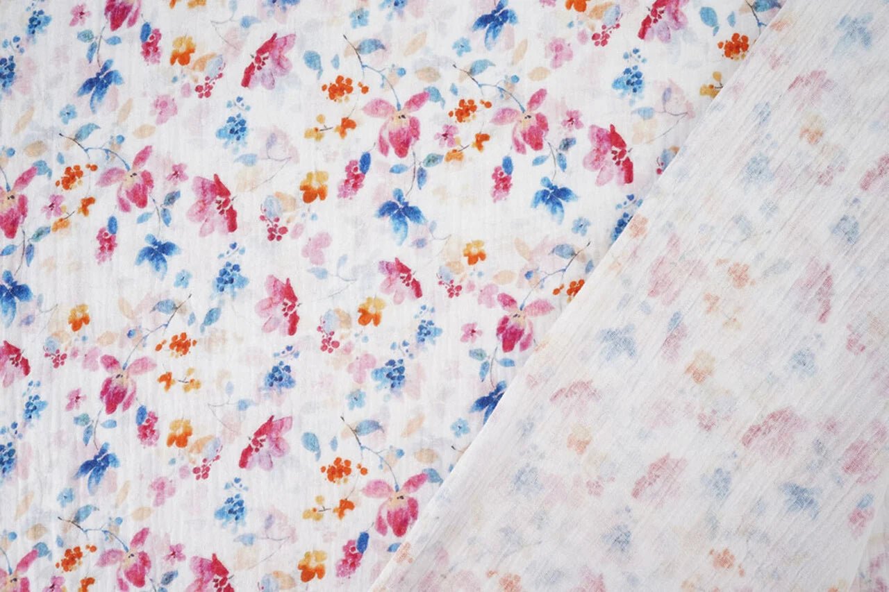 Bild mit muslinblauen und rosafarbenen Blumen – online erhältlich bei Šarlotes audumi