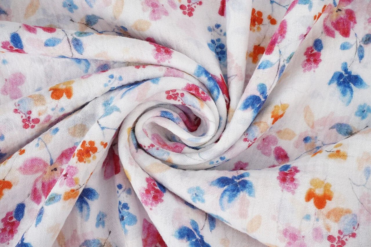 Bild mit muslinblauen und rosa Blumen – online bei Šarlotes audumi erhältlich