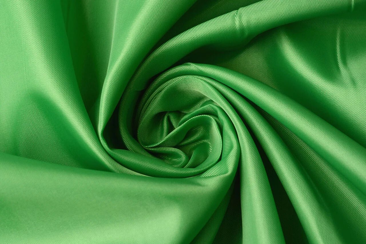 Image avec tissu de doublure vert pomme 55 g/m² – disponible chez Šarlotes audumi