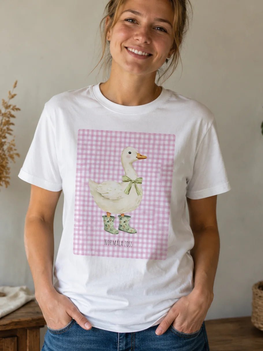 Bild eines T-Shirts aus Bio-Baumwolle „Normale Gans“ – online bei Šarlotes audumi erhältlich
