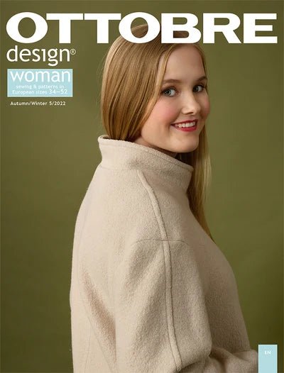 Image du magazine OTTOBRE design Woman 5/2022, consacré aux patrons de couture pour vêtements féminins en anglais, disponible en ligne chez Šarlotes audumi