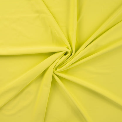 Image d’un tissu de maillot de bain avec UPF 50+ et résistance au chlore, jaune – disponible en ligne chez Šarlotes audumi