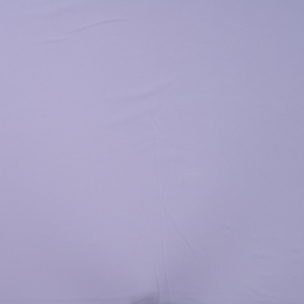 Image d’un tissu de maillot de bain avec UPF 50+ et résistance au chlore, lilas – disponible en ligne chez Šarlotes audumi