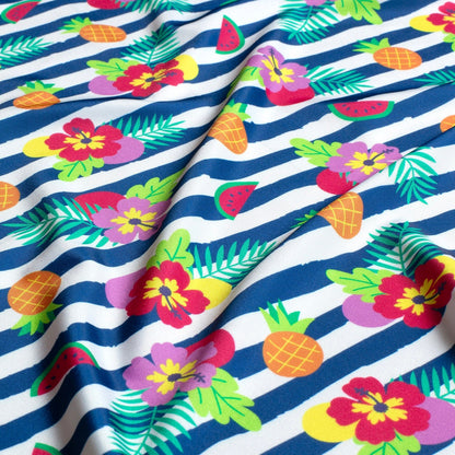 Image d'un tissu de maillot de bain en lycra avec protection UPF50 – motif tropical en lignes 200 g/m² – disponible chez Šarlotes audumi