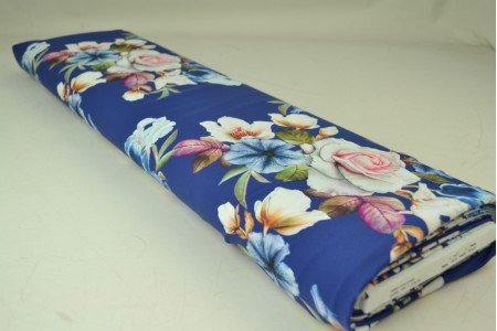 Image du tissu lycra pour maillots de bain - roses 220 g/m² – disponible chez Šarlotes audumi