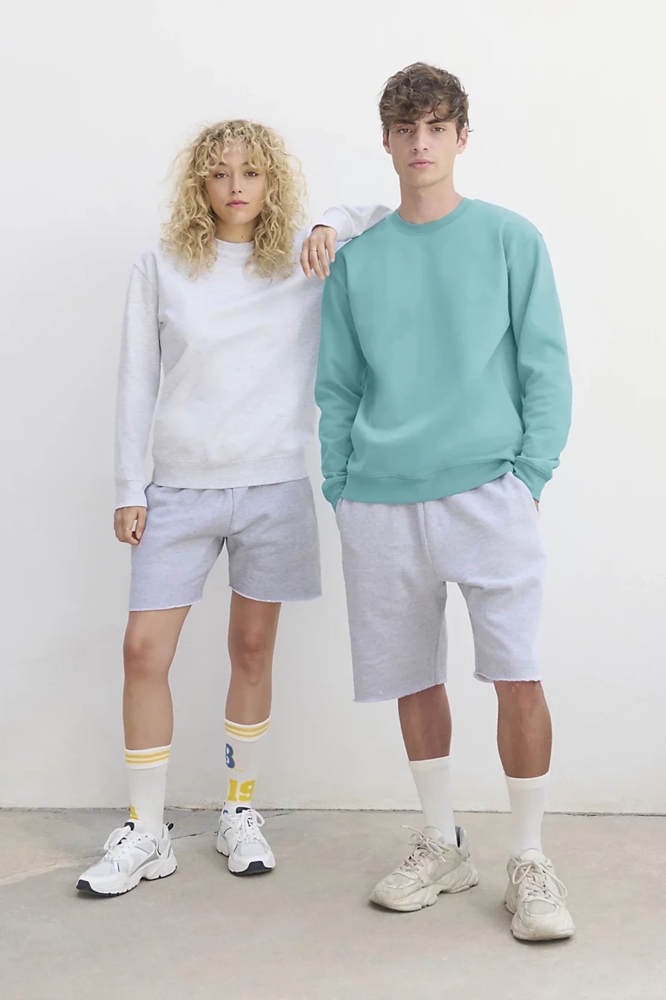 Bild von einem personalisierten Pullover mit Text – online erhältlich bei Šarlotes audumi