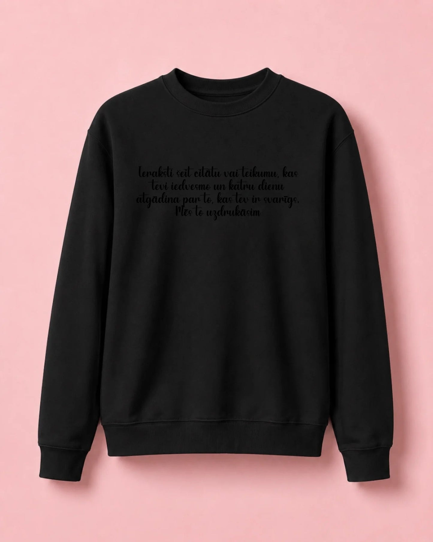 Bild eines personalisierten Pullovers mit Text, schwarz – online erhältlich bei Šarlotes audumi