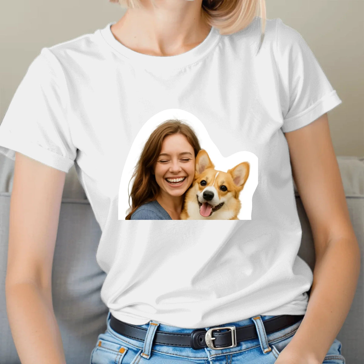 Image d’un T-shirt personnalisé avec ta photo et celle de ton animal de compagnie – disponible en ligne Šarlotes audumi